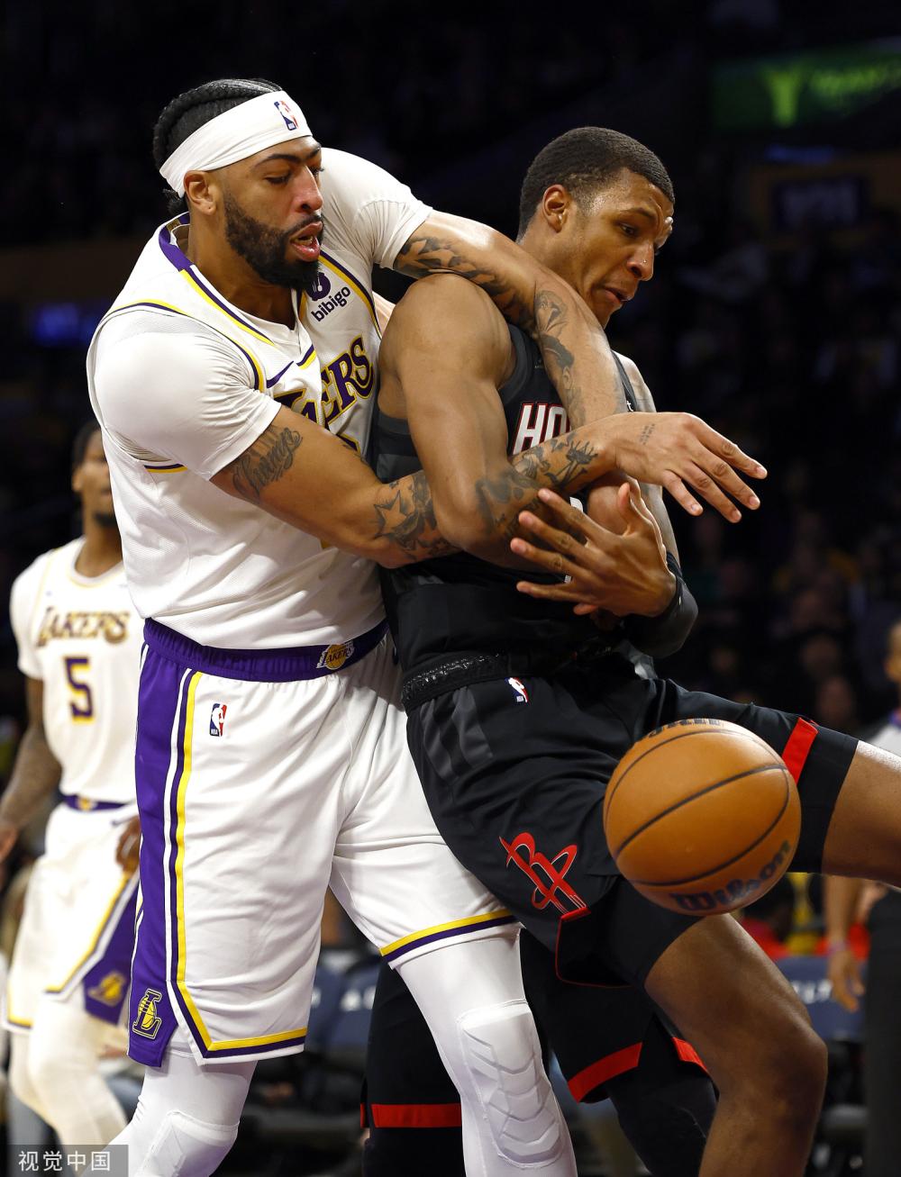 疑吸引了全 疑吸引了全